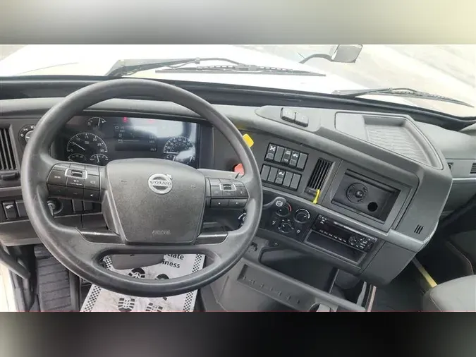 2020 VOLVO VNL300