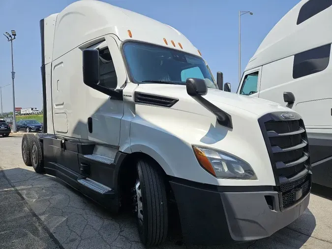 2021 FREIGHTLINER Cascadia 126