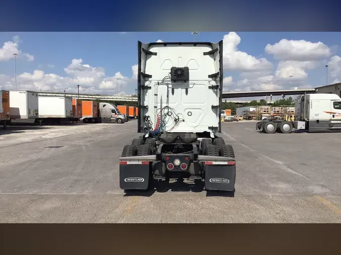 2022 Freightliner Cascadia 126