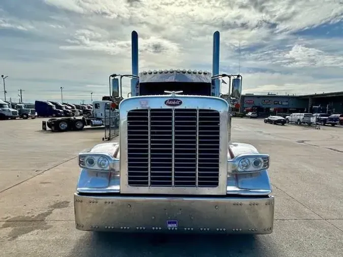 2021 Peterbilt 389