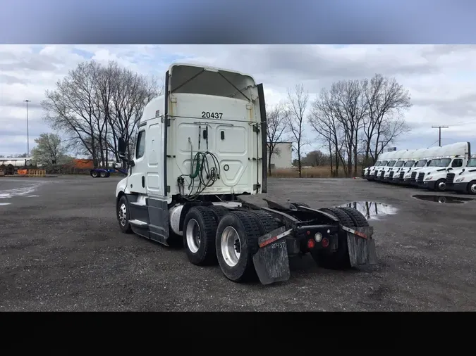 2021 Freightliner Cascadia 126