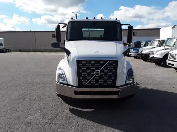 2019 VOLVO VNL64T-300