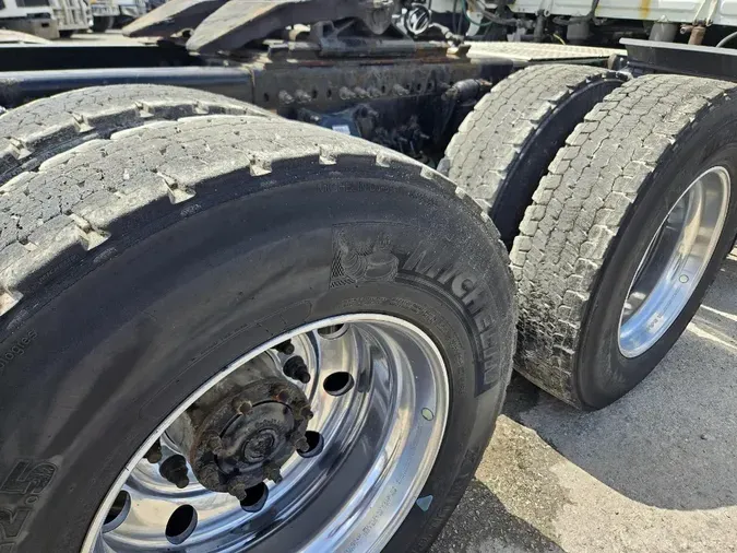 2021 FREIGHTLINER CASCADIA CA126