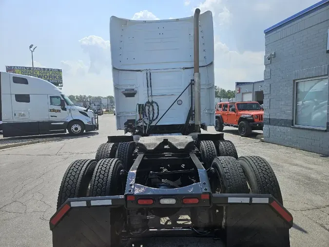 2020 VOLVO VNL64T760