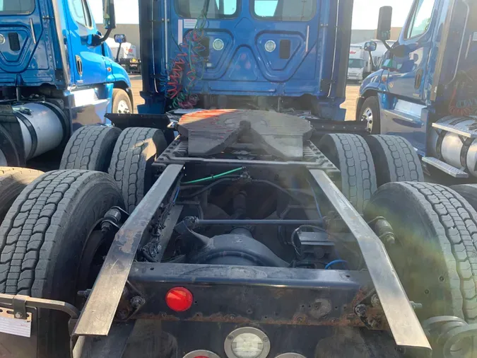 2016 FREIGHTLINER/MERCEDES CASCADIA 125