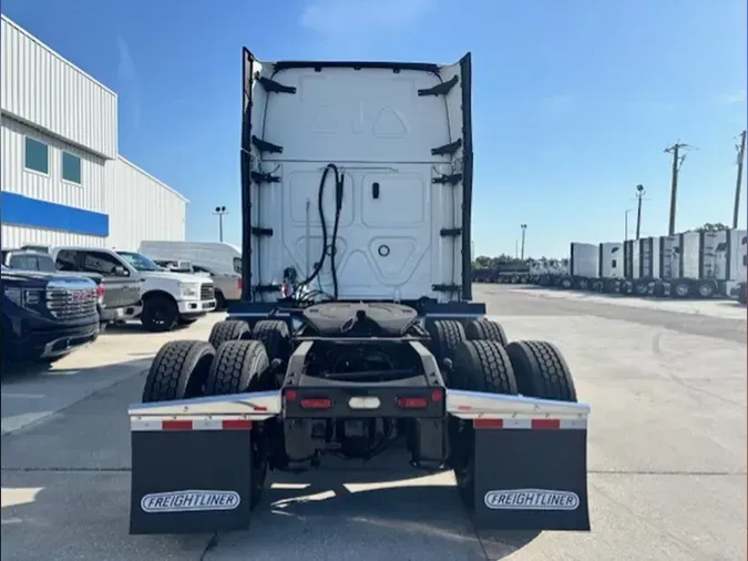 2023 Freightliner Cascadia 126