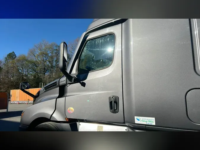 2023 Freightliner Cascadia 126