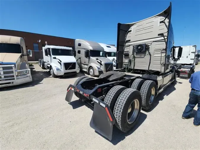 2021 VOLVO VNL760