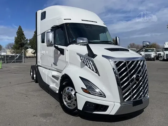 2026 VOLVO VNL42860