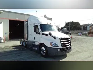 2021 Freightliner Cascadia 126