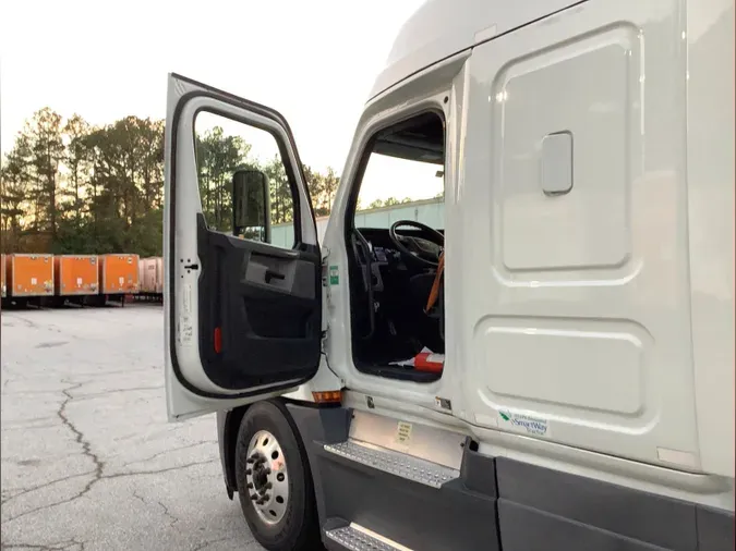 2020 Freightliner Cascadia