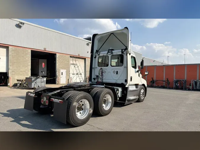 2020 Freightliner Cascadia 126