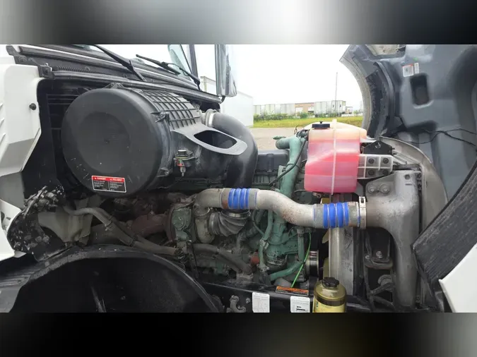 2020 Volvo VNL300d14a00bcf98fe534a057a61f10e40e1c
