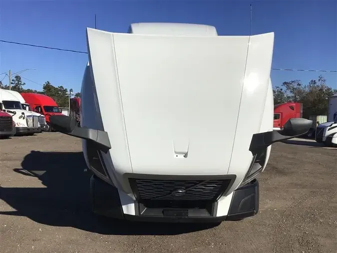 2022 VOLVO VNL64T760