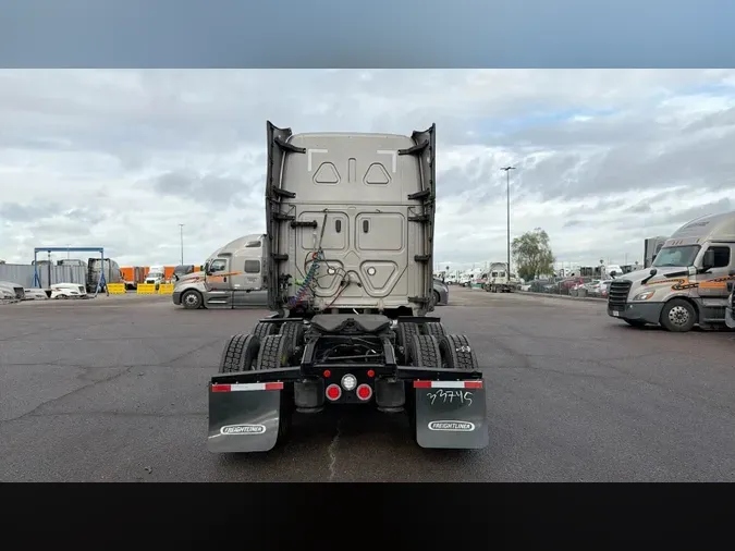 2025 Freightliner Cascadia 126d155cfef6a44e9d25fa22667e7aea982