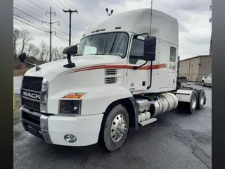 2019 MACK AN64T