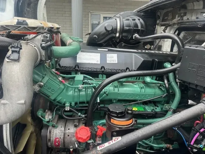 2020 VOLVO VNL64T760