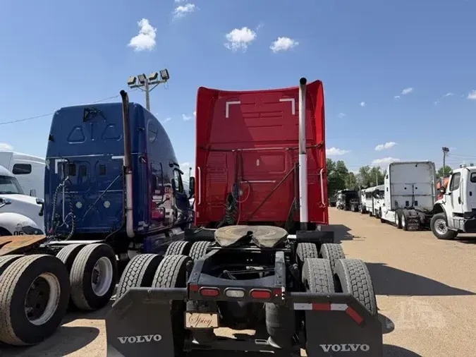 2019 VOLVO VNL64T760