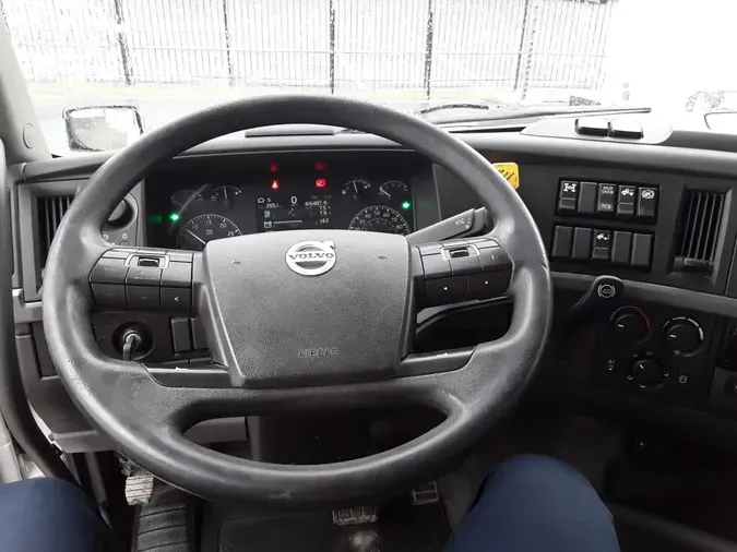 2019 VOLVO VNL64T-300