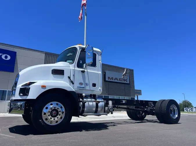 2025 MACK MD74