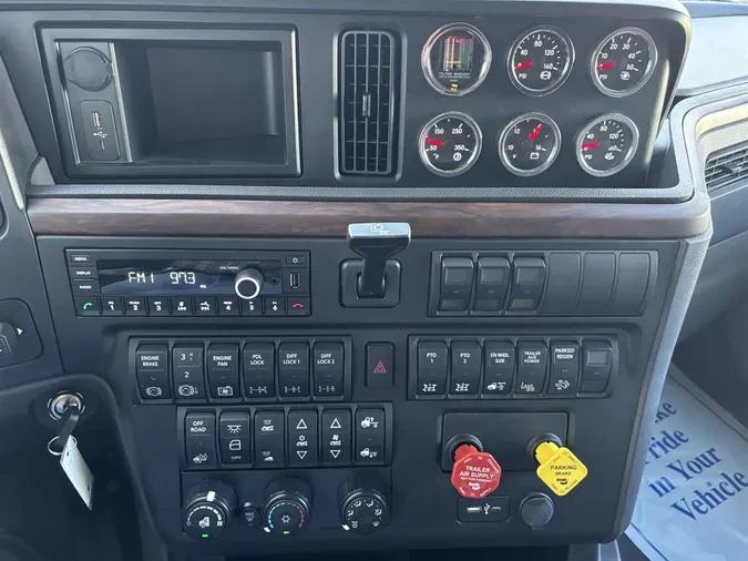 2027 International HX520 SLEEPER