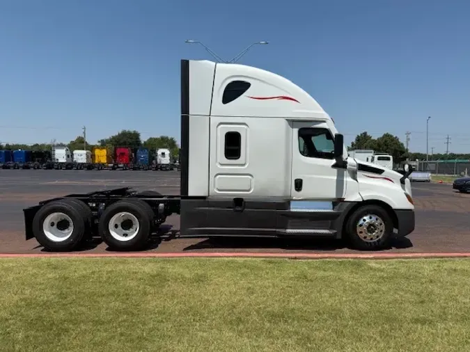 2022 FREIGHTLINER CA126