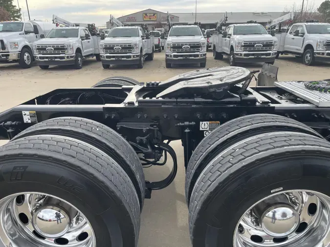 2024 Peterbilt 389d1664dfba787439b44af6e15b4f22148