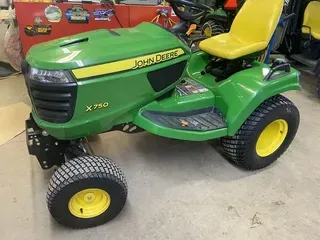 2015 John Deere X750