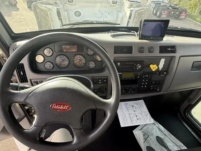 2019 Peterbilt 348