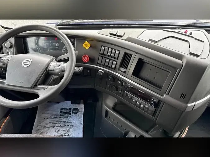 2022 VOLVO VNL760