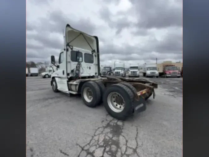 2019 FREIGHTLINER/MERCEDES CASCADIA 125d16e2b98f20234dfc67615794d44b0dd