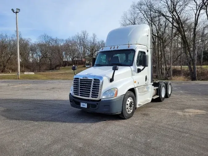 2016 Freightliner X12564ST