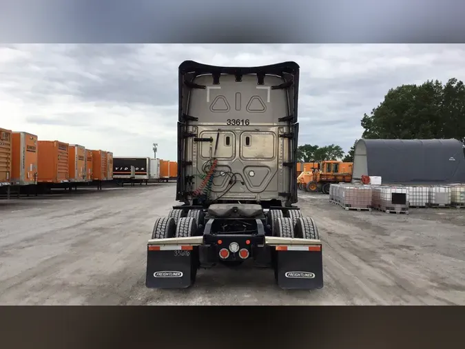 2025 Freightliner Cascadia 126d172561102f9edf7df8b61a4272383b5