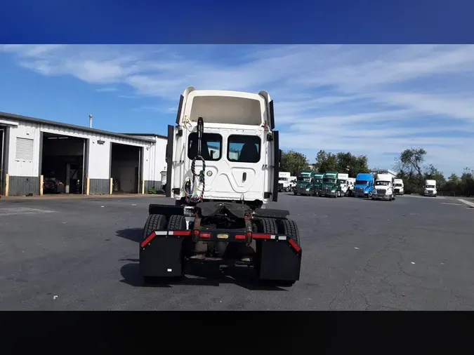 2019 Freightliner Cascadia 126d178718f4e8209e33488efb47ecf724a