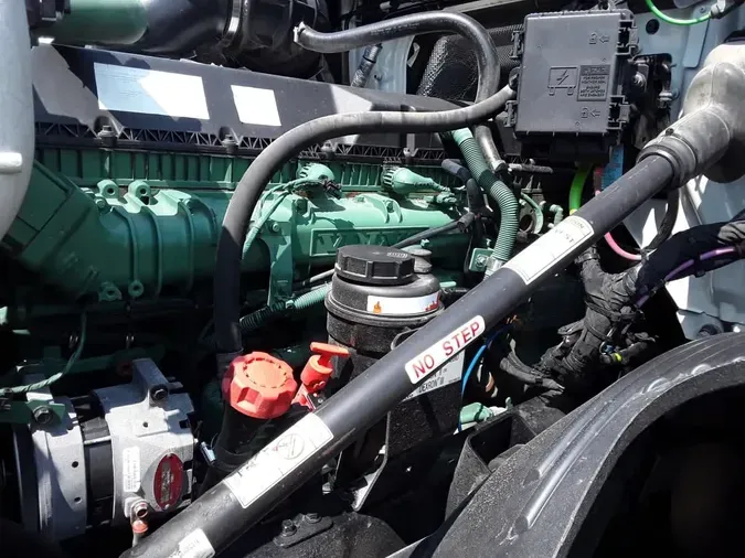 2021 VOLVO VNL64T-760