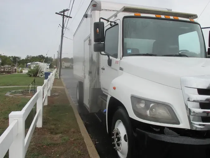 2017 HINO 268