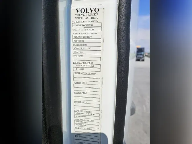 2021 VOLVO VNL64T760