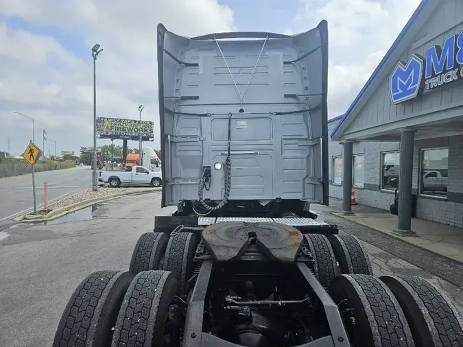 2025 VOLVO VNL64T760