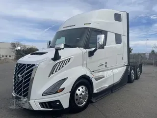 2025 VOLVO VNL64T860