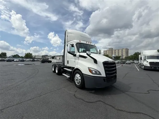 2019 FREIGHTLINER CASCADEVO1