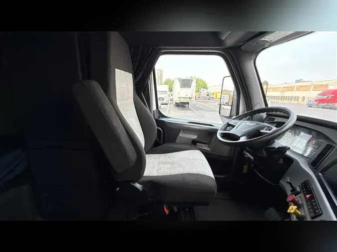 2020 FREIGHTLINER CA126