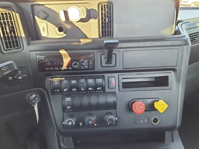 2019 NAVISTAR INTERNATIONAL LT625 DAYCAB T/Ad192c57e2573ee2614f8fcaf6ce3a165