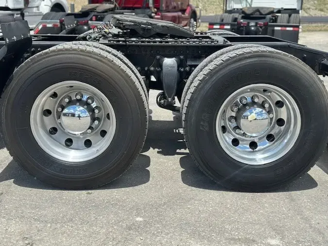 2021 FREIGHTLINER Cascadia 126