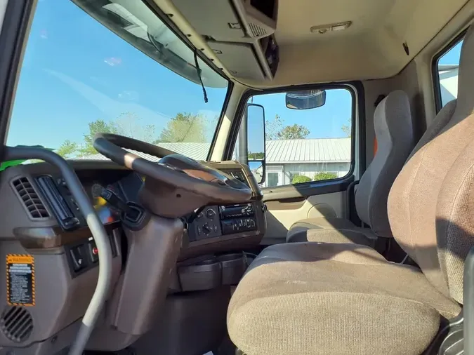 2017 VOLVO VNL64TRACTOR