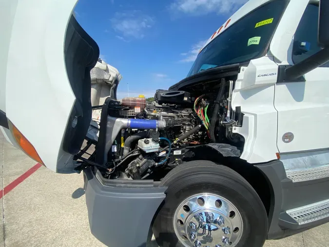 2021 FREIGHTLINER CASCADIA 126