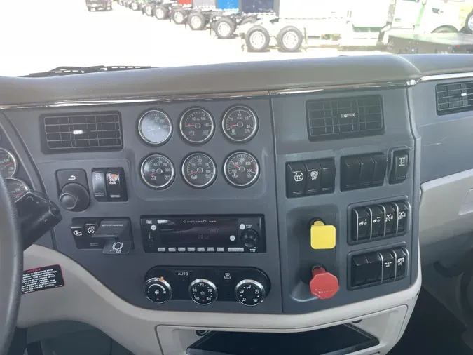 2022 Peterbilt 567