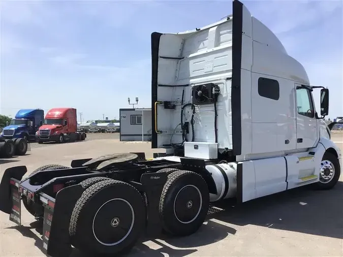 2021 VOLVO VNL740