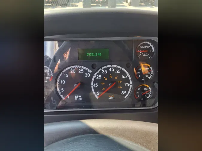 2017 FREIGHTLINER M2 106