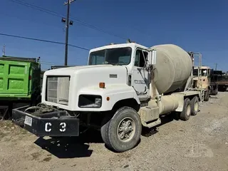 1999 INTERNATIONAL PAYSTAR 5600