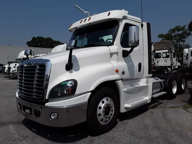 2018 FREIGHTLINER CASCADIA 125d1a305be7034d1ede993ef2fc97a2131